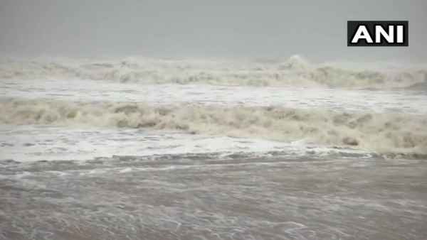 बुधवार रात को 'वायु' ने बदली थी धुरी