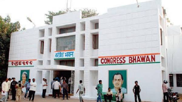 भाजपा को कांग्रेस के 19 विधायकों का साथ चाहिये