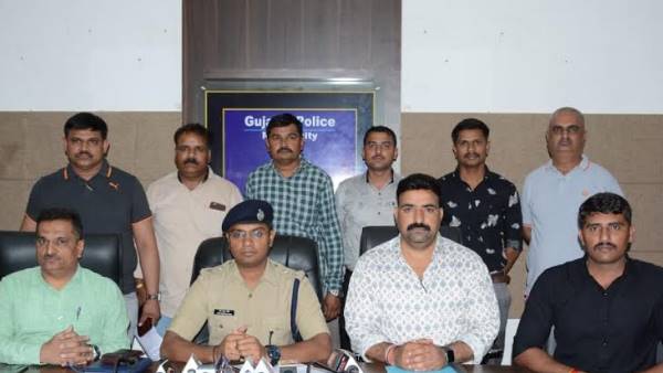 बेटे के बारे में सुनकर परिजनों को हुआ अंदेशा