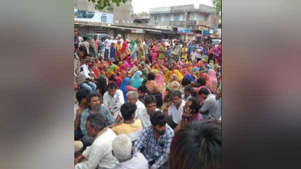 घर में बैठा था, तभी अचानक 3 लोग वहां आए और काट डाला