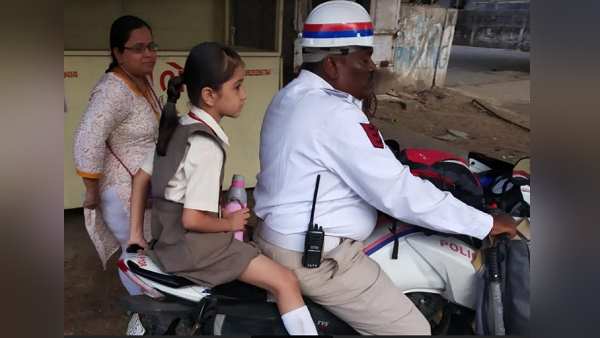 कार्रवाई के विरोध में स्कूल वाहन चालकों की हड़ताल 