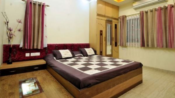 रात को सोते हुए आती थी आवाज, दीवार तोड़ी तो...