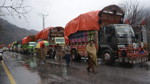 बारिश ने भी बिगाड़ा हाल