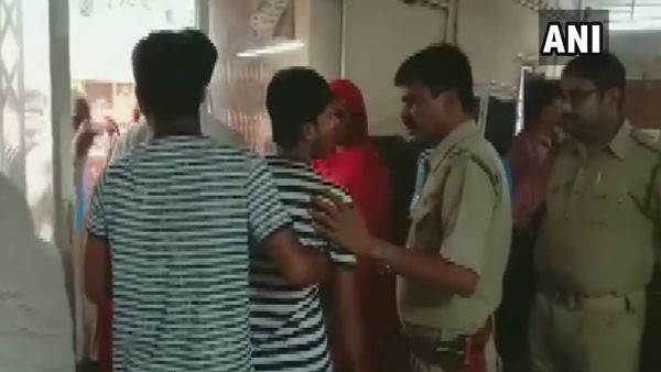 bomb thrown on tmc workers house, 3 killed bomb thrown on tmc workers house, 3 killed