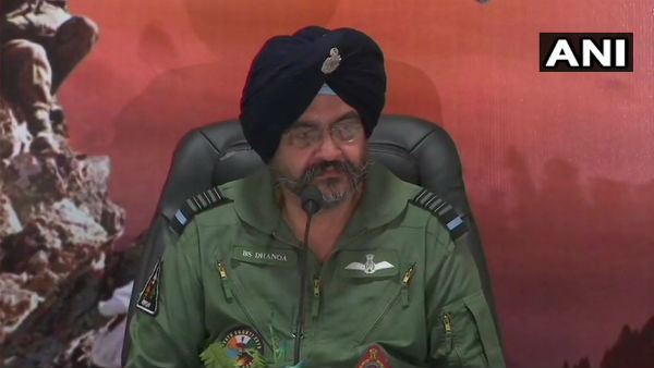 एलओसी के करीब आने से बचता पाकिस्‍तान 