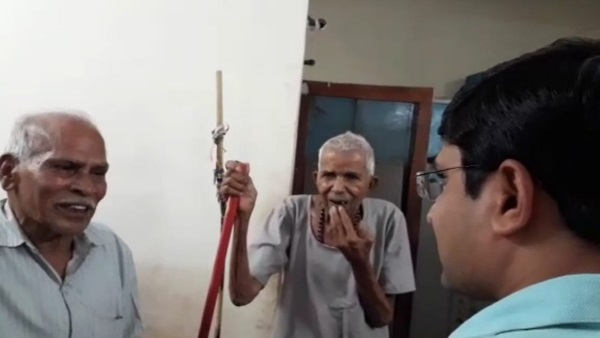 परिवार व पूरे गांव ने सम्मान से उतारा बुजुर्ग को