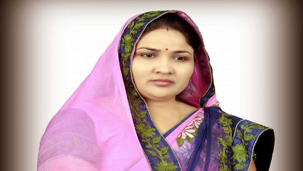 थप्पड़ मारने व चप्पलों से पिटाई का आरोप 