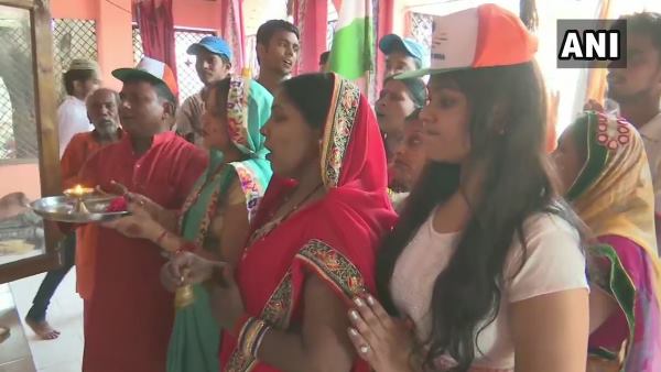 भारत की रिकॉर्ड जीत के लिए आरती भारत की रिकॉर्ड जीत के लिए आरती