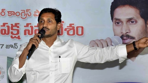 जगन मोहन मुख्यमंत्री पद की शपथ पहले ही ले चुके हैं