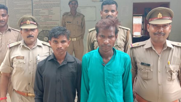 दोनों युवकों को हिरासत में लिया गया
