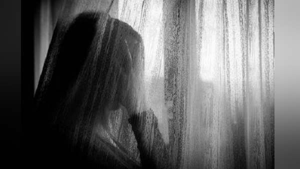 Husband killed his wife in front of the childrens eyes in Surat
