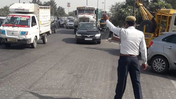 Modi Cabinet Minsiter Ashwani Choubeys Vehicle Challan of Rs 2500 By Traffic Police in Patna. Modi Cabinet Minsiter Ashwani Choubeys Vehicle Challan of Rs 2500 By Traffic Police in Patna.