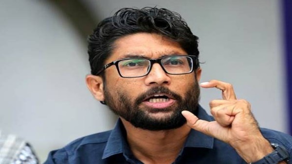 मेवानी के खिलाफ इन धाराओं में केस दर्ज