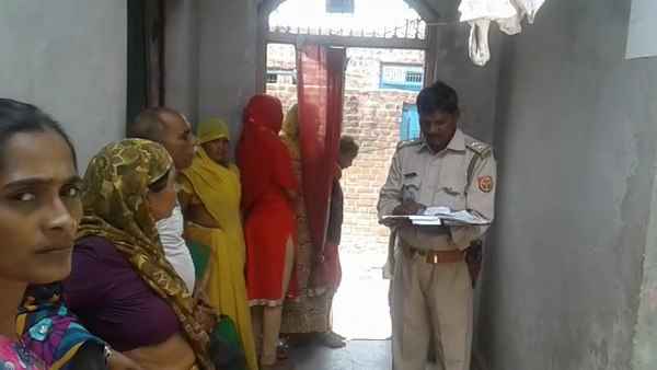 शरारत करने पर मेघ सिंह ने आयुष को पीटा