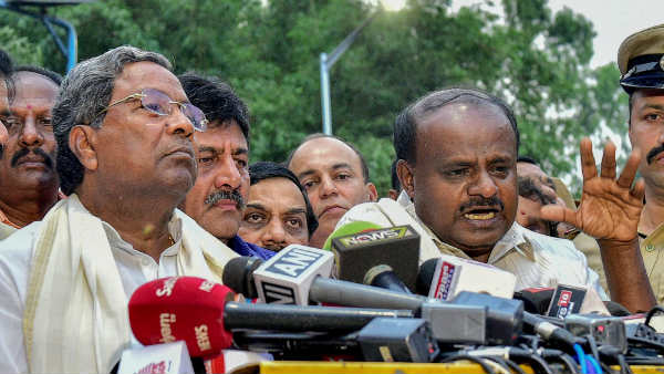 सरकार गिरने के डर से दर्द का कारण नहीं बता रहे सीएम?