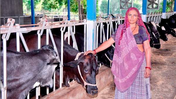 सालाना 75 लाख रुपये कमाती है यह अनपढ़ महिला