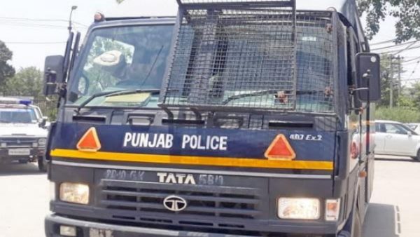 जेल में घेराबंदी, देखते ही गोली मारने का आदेश