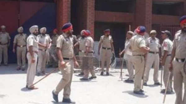 दो गुटों में बहस के बाद फायरिंग