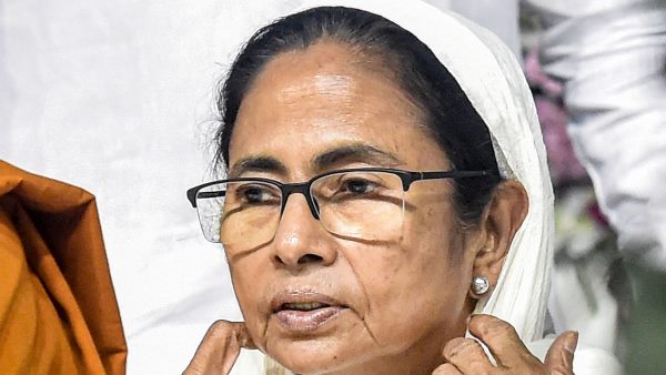 ममता ने फेसबुक-ट्विटर बदला प्रोफाइल पिक, लिखा- जय हिंद, जय बंगला