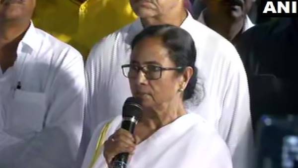 ममता ने विजयी जुलूस पर लगाया बैन