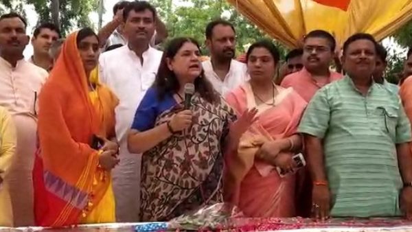 'मैं नहीं पूछने वाली किसी की कौम और जाति'