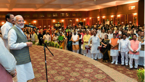 सेल्फी क्लिक कराई सेल्फी क्लिक कराई