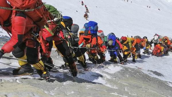 11000 डॉलर में मिलता है एवरेस्ट का परमिट