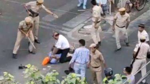 तलवार छीनने के बाद बुरी तरह की पिटाई तलवार छीनने के बाद बुरी तरह की पिटाई