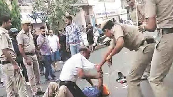 तीन पुलिसकर्मी सस्पेंड तीन पुलिसकर्मी सस्पेंड