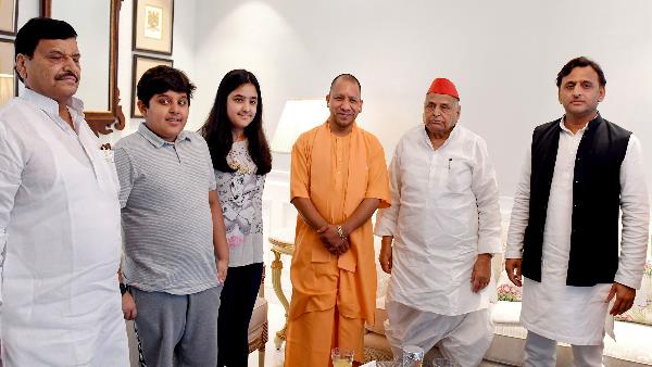 सोमवार को मिलने पहुंचे थे सीएम योगी