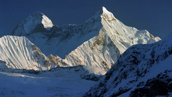 एडवेंचर के लिए आते हैं दुनियाभर के पर्वतारोही