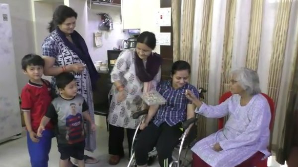 पीएम मोदी से की थी राइटर की मांग