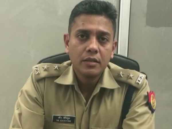 two young men beating in noida 