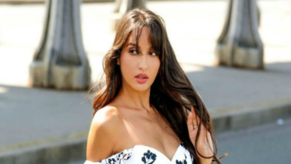 बैंकॉक के लोकल मार्केट में कपड़े बेच रही हैं नोरा बैंकॉक के लोकल मार्केट में कपड़े बेच रही हैं नोरा