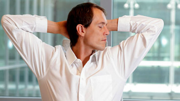 ऑफिस में हमेशा जूते पहनकर आना चाहिए....