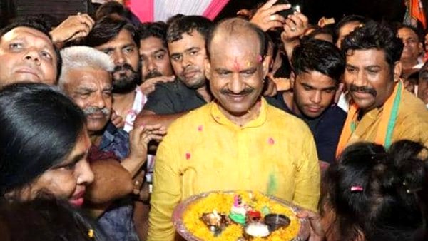 सीएम अशोक गहलोत ने भी की थी ओम बिड़ला की तारीफ सीएम अशोक गहलोत ने भी की थी ओम बिड़ला की तारीफ