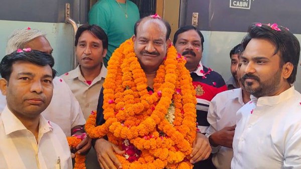 शाह-मोदी के बेहद करीब हैं ओम-बिड़ला शाह-मोदी के बेहद करीब हैं ओम-बिड़ला