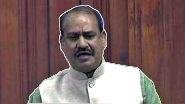  2004 में बाढ़ पीड़ितों के लिए काम किया