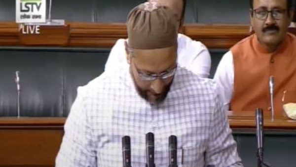 शपथ पूरी करने पर ओवैसी ने लगाया 'जय भीम, अल्लाह-ओ-अकबर, जय हिंद' का नारा शपथ पूरी करने पर ओवैसी ने लगाया 'जय भीम, अल्लाह-ओ-अकबर, जय हिंद' का नारा