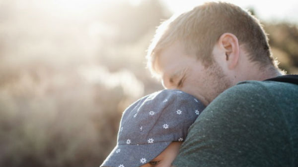 पिता हैं तो बच्चे शेर होते हैं... 