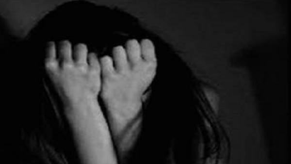 पति के पूछने पर युवती ने बताई पुष्पेंद्र की सच्चाई पति के पूछने पर युवती ने बताई पुष्पेंद्र की सच्चाई