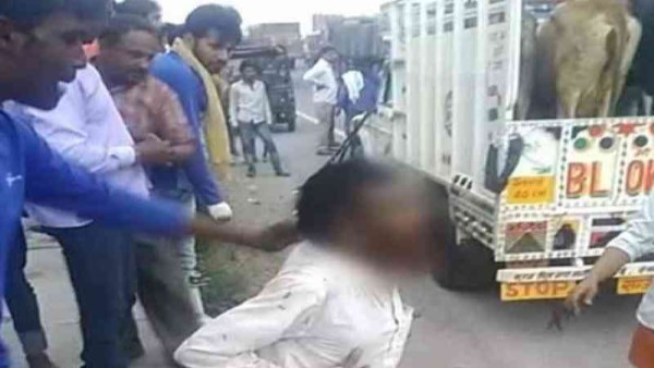  पहलू और उनके बेटे पर एफआईआर