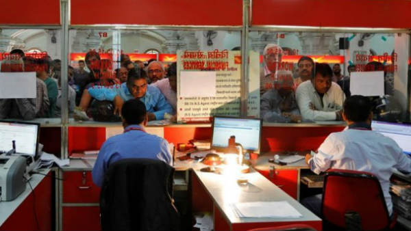 पोस्ट ऑफिस पर बढ़ा दबाव