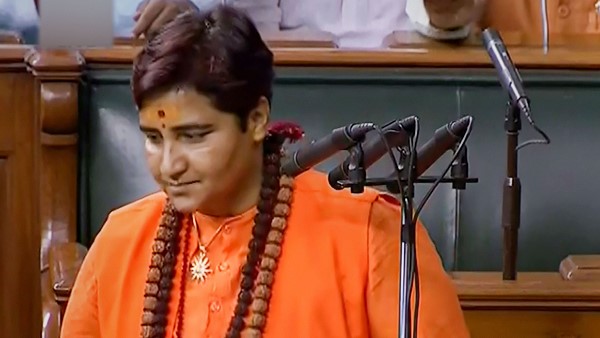 साध्वी के पक्ष में सत्ता पक्ष के सांसदों ने की नारेबाजी