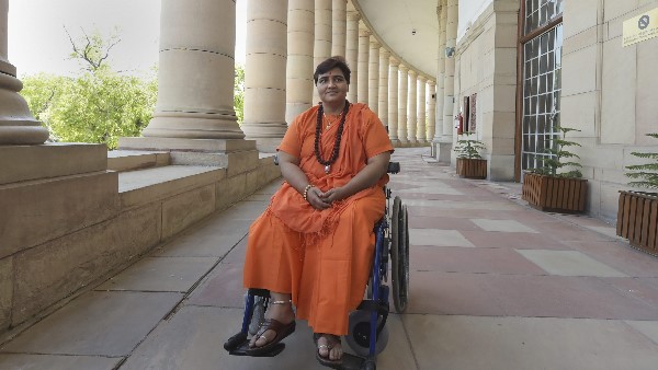 शपथ के बीच में चेक करने पड़े रिकॉर्ड