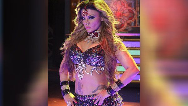 जब सोलह श्रंगार कर कुंभ पहुंची राखी सावंत