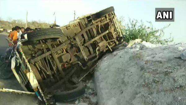 gujarat:9 people kiled after road accident in Ambaji Trisulia Ghaht gujarat:9 people kiled after road accident in Ambaji Trisulia Ghaht