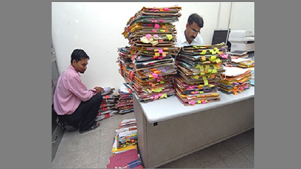 आराम बड़ी चीज है मुँह ढक कर सोइए