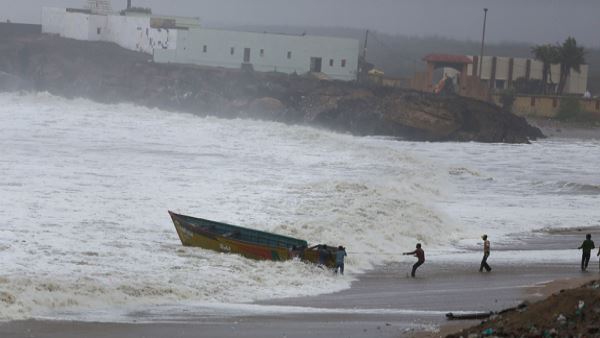 कर्मचारियों-अधिकारियों को वापस बुलाया जा रहा