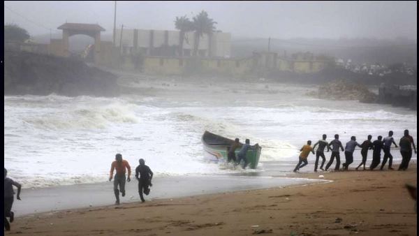 वीडियो देखकर लोगों ने सुनाईं खरी-खोटी वीडियो देखकर लोगों ने सुनाईं खरी-खोटी
